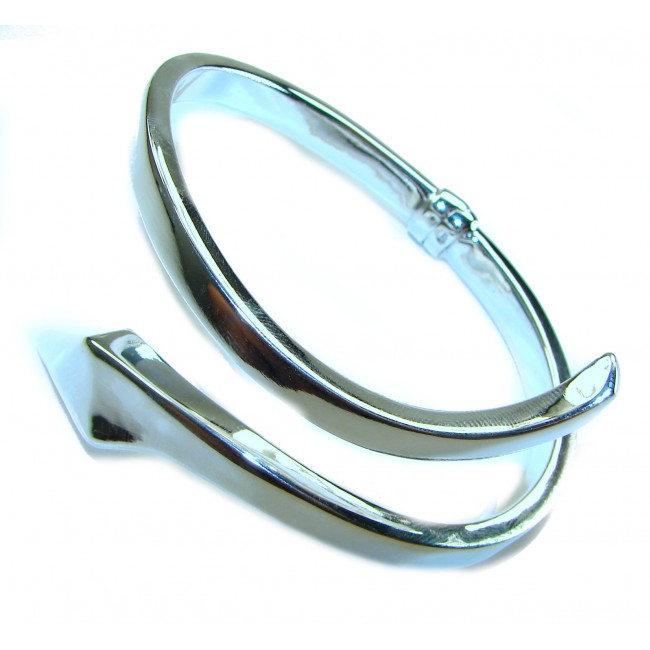 Snake - highly polished Italy made Bracelet in best quality .925 Sterling Silver - Top view of highly polished Italian snake bracelet.