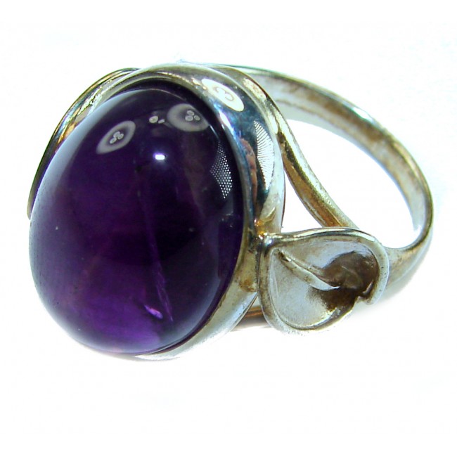 22.5 carat Amethyst .925 Sterling Silver Handcrafted Ring size 8 - Close-up of amethyst and silver handcrafted ring.