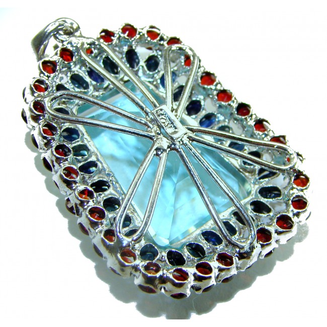Oceansite authentic 33.5 carat Aquamarine .925 Sterling Silver Handcrafted pendant - Close-up of Oceansite 33.5 carat Aquamarine in .925 Sterling Silver setting