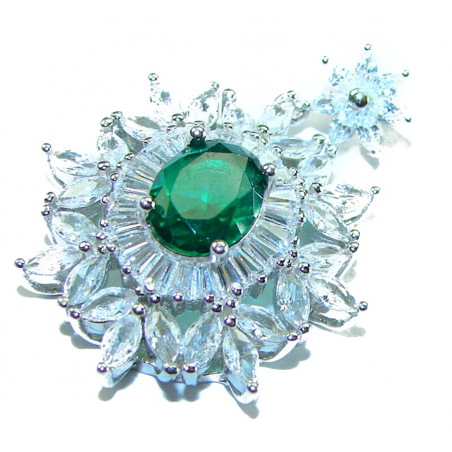 Luxurious 3.5 carat Emerald White Sapphire .925 Sterling Silver handcrafted pendant - Stone close-up of luxurious emerald and white sapphire jewelry piece