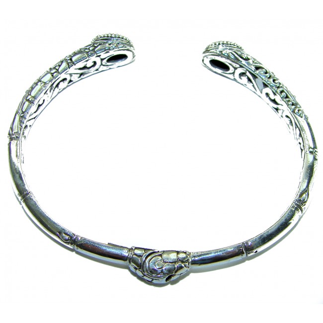 Bali Legacy 2 tones .925 Sterling Silver handcrafted bracelet - Top view of Bali Legacy two-tone sterling silver bracelet detailing.