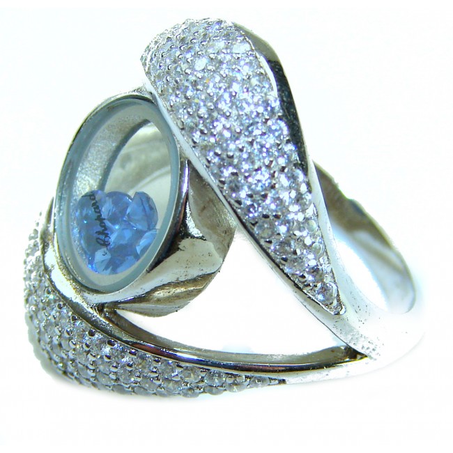 Floating Memories 3.5 carat Sapphire .925 Sterling Silver Handcrafted Ring size 6 1/4 - Close-up of Floating Memories sapphire sterling silver ring.