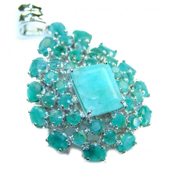 Luxurious 18.5 carat Emerald .925 Sterling Silver handcrafted pendant - Close-up of luxurious emerald cluster pendant in .925 sterling silver