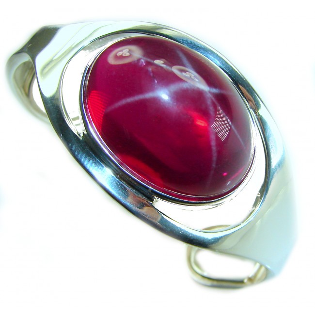 Very Rare - Bellezza Genuine 44.5 CARAT Star Ruby .925 Sterling Silver HUGE Bracelet / Cuff - Close-up of a Bellezza 44.5 carat star ruby in silver setting.