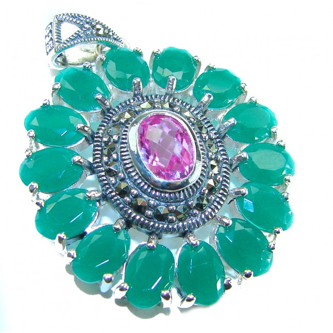 Timeless Beauty - Oval cut 15.4 carat Pink Sapphire Emerald .925 Sterling Silver handcrafted pendant - Close-up of pink sapphire and emerald pendant, top view.