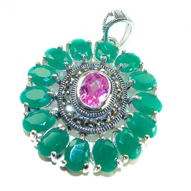 Timeless Beauty - Oval cut 15.4 carat Pink Sapphire Emerald .925 Sterling Silver handcrafted pendant - Close-up of pendant with pink and green stones against a white background