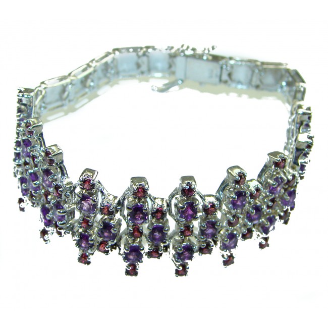 Great Masterpiece 103.5 carat genuine authentic Amethyst .925 Sterling Silver handmade Statement Bracelet - Side view of Amethyst bracelet showing stones and setting detail.