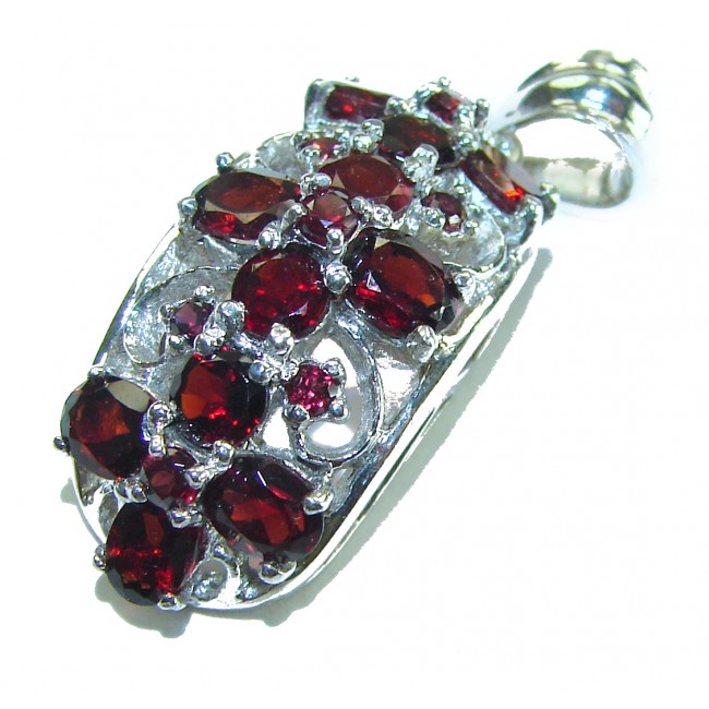 Melody - Vintage Design 8.4 CARAT Garnet .925 Sterling Silver handcrafted Pendant - Close-up of Melody vintage design garnet pendant in sterling silver.