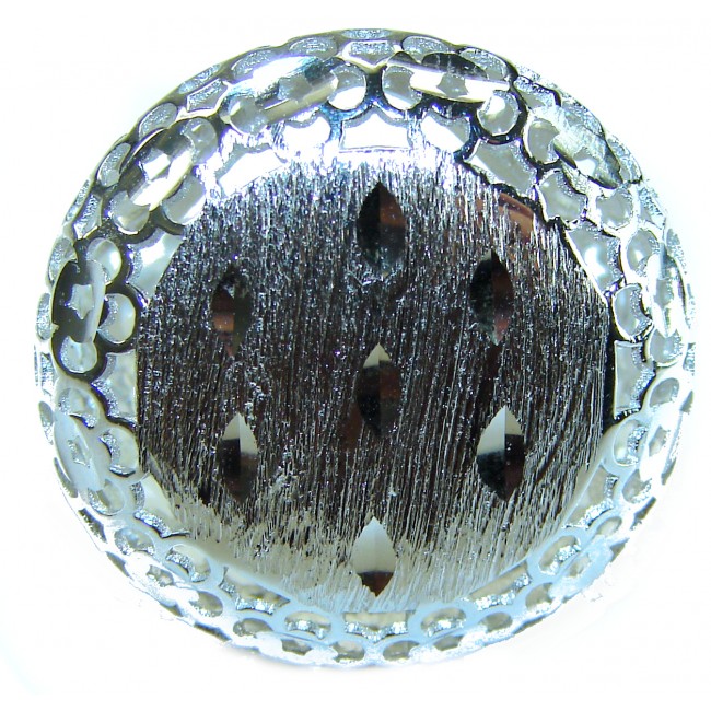Casablanca Italy made .925 Sterling Silver brilliantly handcrafted ring s. 7 1/4 - Close-up of Casablanca Italy .925 sterling silver decorative ring