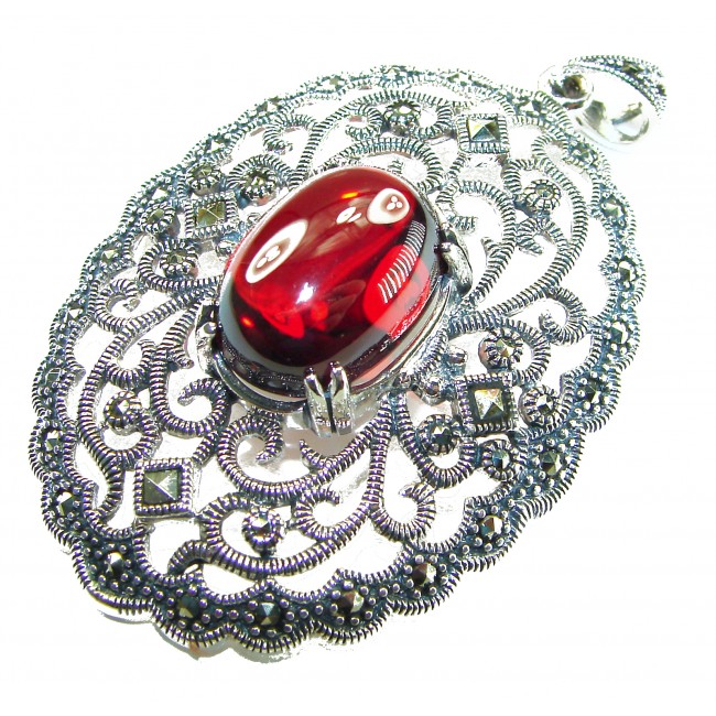 Retro Style - Precious - Genuine 14.5 carat Ruby .925 Sterling Silver handmade Pendant - Close-up of retro-style silver pendant with 14.5 carat ruby.