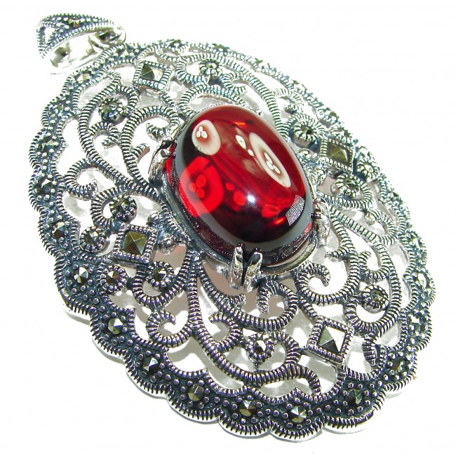 Retro Style - Precious - Genuine 14.5 carat Ruby .925 Sterling Silver handmade Pendant - Close-up of retro-style pendant with 14.5 carat ruby and intricate silverwork