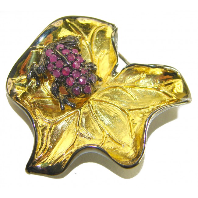 Red Frog Excellent 5.5 carat Ruby 14K Gold over .925 Sterling Silver handcrafted Pendant Brooch