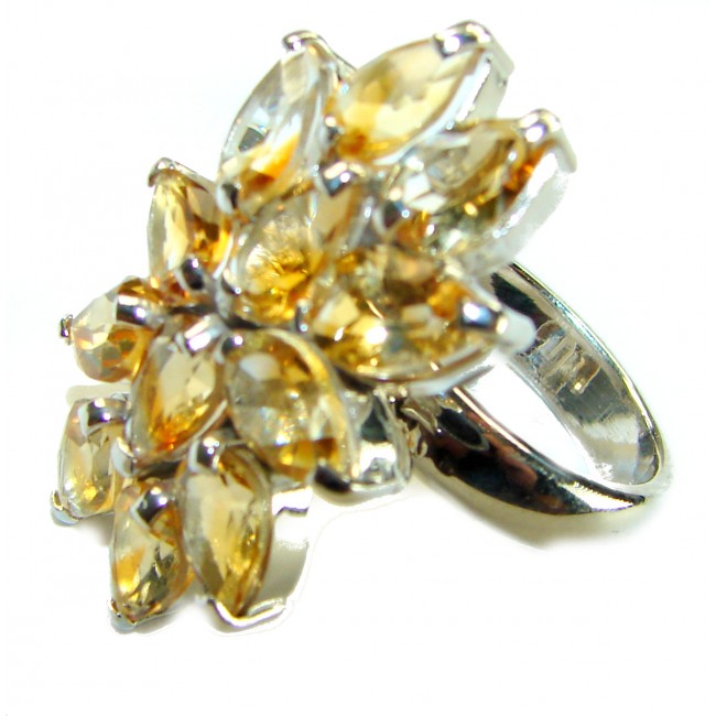 Maria - Magnificent 29.5 carat Golden - yellow Montana Sapphire .925 Sterling Silver handcrafted Ring size 8 - Close-up of golden-yellow Montana sapphire ring with flower design