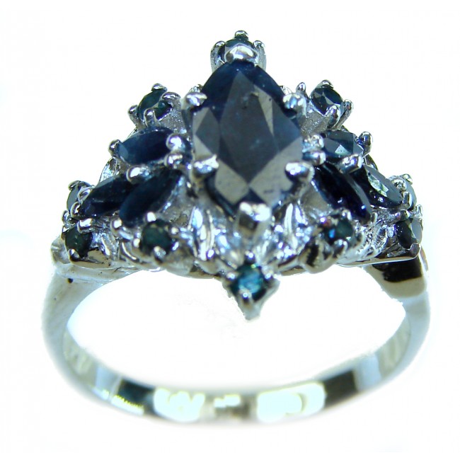 Precious 11.9 CARAT Sapphire .925 Sterling Silver Statement Ring s. 8 - Sapphire silver ring close-up showcasing intricate stone setting
