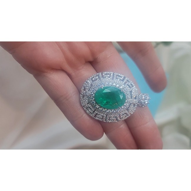 Luxurious 18.5 carat Emerald White Sapphire .925 Sterling Silver handcrafted pendant - Emerald white sapphire ring, stone close-up on hand.