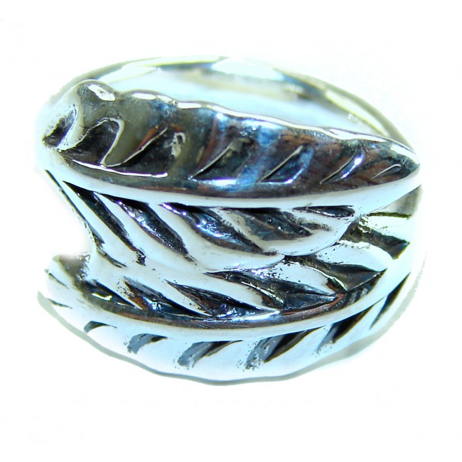 Casablanca Italy made .925 Sterling Silver brilliantly handcrafted ring s. 7 3/4 - Close-up of Casablanca Italy .925 sterling silver leaf design ring