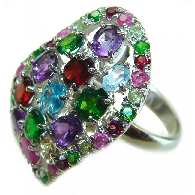 Fiesta Authentic 17.5 carat Multigem .925 Sterling Silver brilliantly handcrafted Large Ring size 8 3/4 - Close-up of colorful multigem ring on a sterling silver band.
