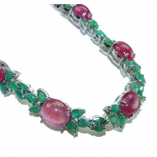 Luxurious natural 202.5 carat Ruby Emerald .925 Sterling Silver handmade Statement necklace - Ruby and emerald necklace, close-up of stones and setting.