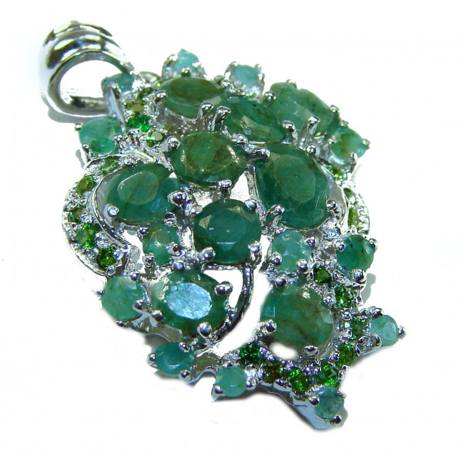 Melissa - Authentic 14.7 carat Emerald .925 Sterling Silver handcrafted Pendant - Emerald pendant stone close-up on .925 sterling silver setting