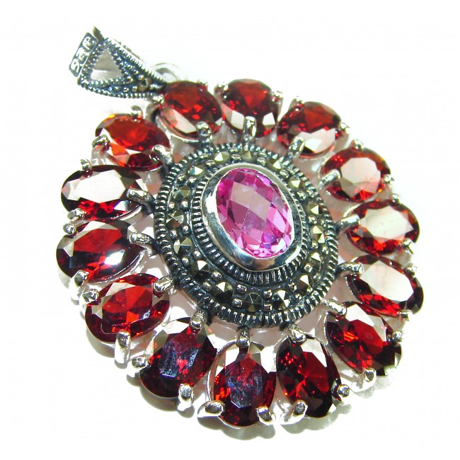 Posh Rose - 21.5 CARAT Pink Sapphire Garnet .925 Sterling Silver handmade Pendant - Pink sapphire and garnet pendant, close-up, top view
