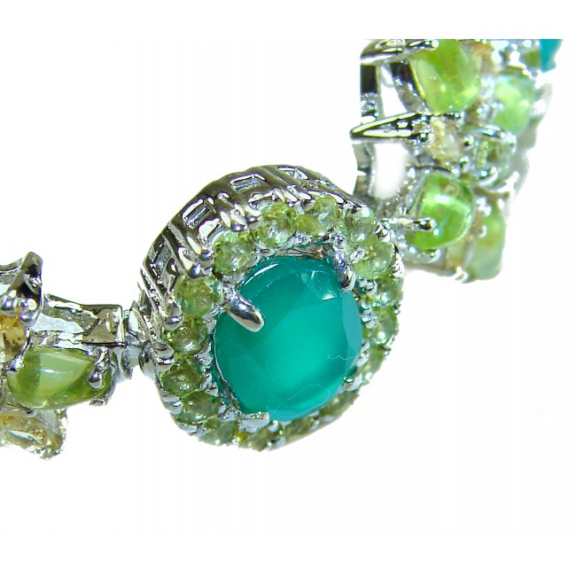 Victoria 49.5 ctw Colombian Emerald .925 Sterling Silver handcrafted Statement bracelet - Close-up of Colombian emerald in sterling silver setting