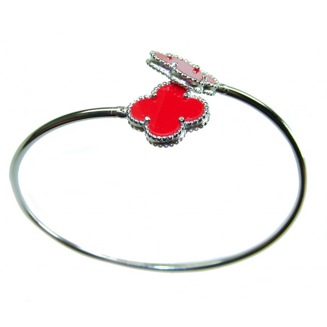 A Red four-leaf clover Coral .925 Sterling Silver handcrafted Bracelet - Red four-leaf clover coral bracelet, silver, top view.
