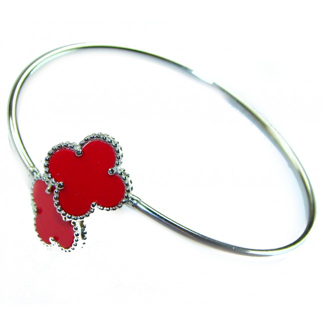 A Red four-leaf clover Coral .925 Sterling Silver handcrafted Bracelet - Side view of red four-leaf clover coral bracelet in sterling silver.