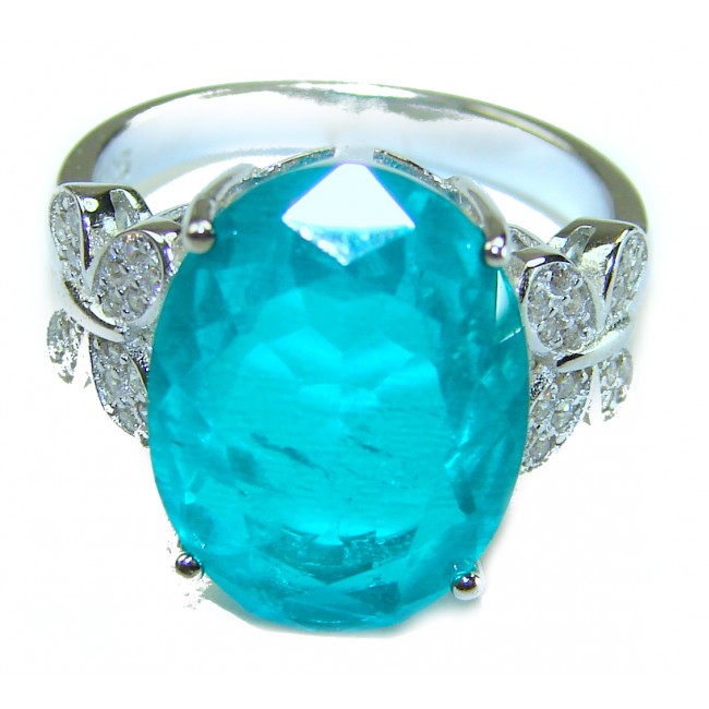 Vintage style - Timless Beauty 10.5 carat Emerald .925 Sterling Silver handcrafted Statement ring size 7 1/2 - Close-up of vintage style ring with large emerald stone and ornate setting