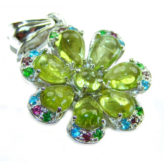 Wise Bliss Authentic 12.6 carat Peridot .925 Sterling Silver handmade Pendant - Flower-shaped peridot pendant close-up on sterling silver.