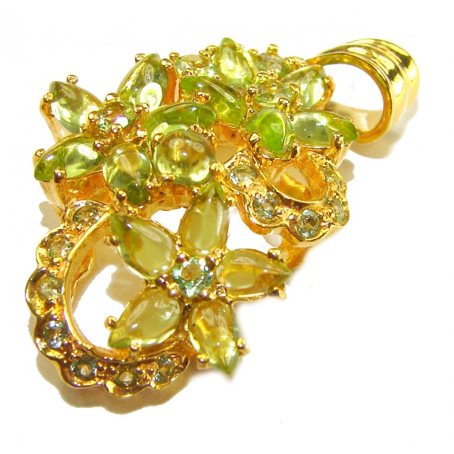 Alessia authentic 22.9 carat genuine Brazilian Peridot 14K Gold over .925 Sterling Silver handmade pendant - Close-up of Alessia 22.9 carat Brazilian Peridot pendant in 14K gold