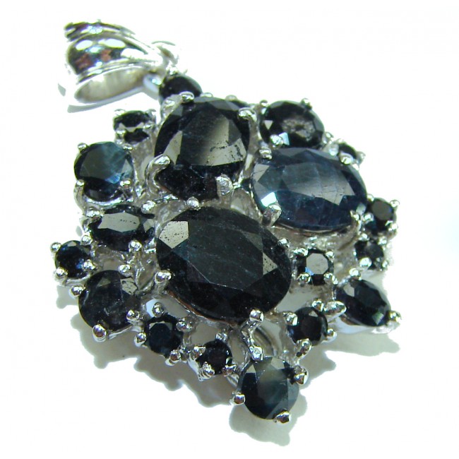 Incredible pear cut 22.4 carat Sapphire .925 Sterling Silver handcrafted pendant - Close-up of 22.4 carat sapphire pendant in .925 sterling silver