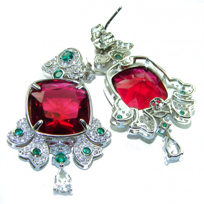 Art Deco - Luxurious natural 14.5 carat Ruby .925 Sterling Silver handmade Statement earrings - Close-up of Art Deco earrings with 14.5 carat rubies and emerald details.