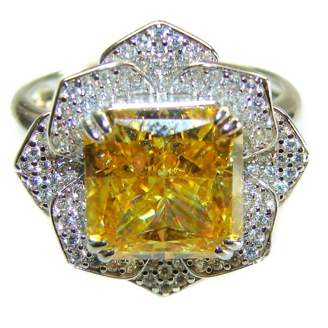 Splendid cushion cut 10.2 carat yellow Sapphire .925 Sterling Silver brilliantly handcrafted ring s. 8 - Close-up of cushion cut 10.2 carat yellow sapphire in sterling silver setting.
