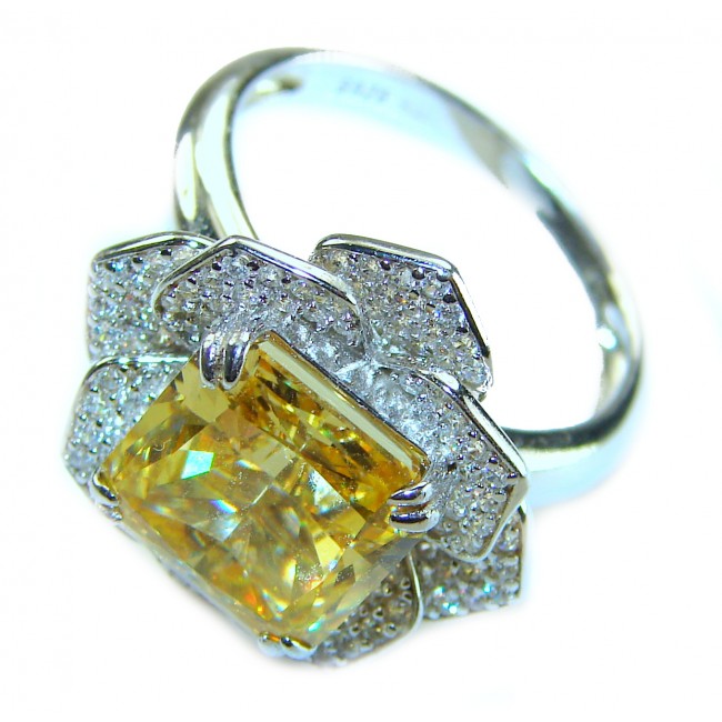 Splendid cushion cut 10.2 carat yellow Sapphire .925 Sterling Silver brilliantly handcrafted ring s. 8 - Close-up of cushion cut 10.2 carat yellow sapphire ring.