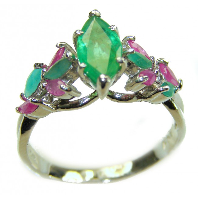 Timless Beauty 18.5 carat Helenite .925 Sterling Silver handmade Ring s. 7