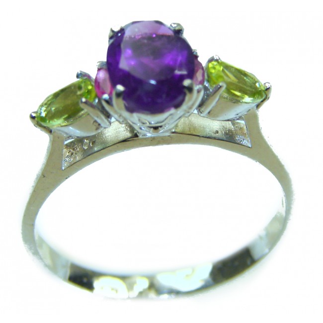 3.8 carat Purple Amethyst .925 Sterling Silver Handcrafted Ring size 9 - Side view of 3.8 carat purple amethyst ring with peridot accents.