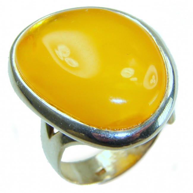 Authentic Golden Butterscotch Baltic Amber .925 Sterling Silver entirely handcrafted ring; s. 7 adjustable - Stone close-up of golden butterscotch amber in sterling silver ring