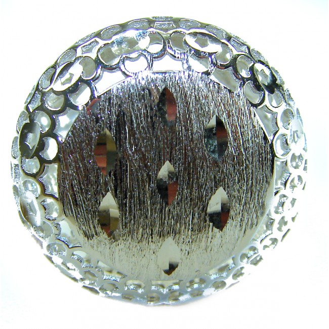 Luxurious Italy made .925 Sterling Silver brilliantly handcrafted ring s. 7 1/4 - Top view of intricately designed sterling silver jewelry piece.