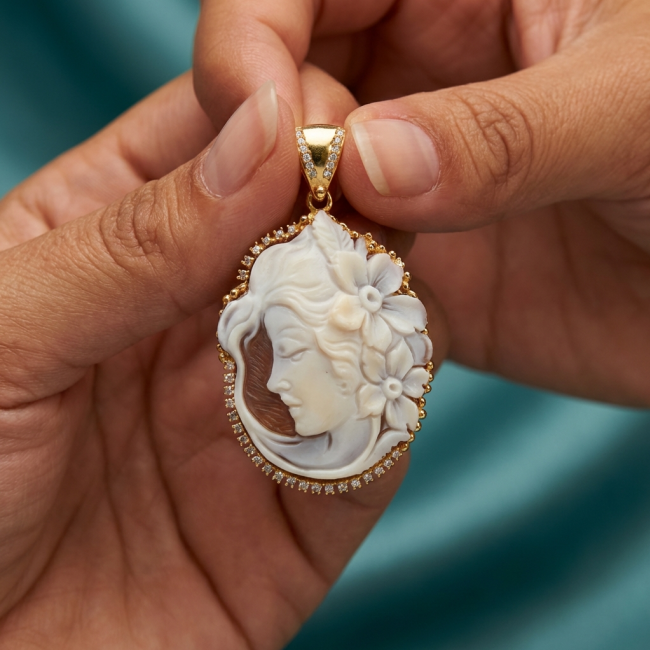 Exquisite vintage style Cameo from Sea Shell 18K Gold over .925 Sterling SilverMade in Italy Statement pendant