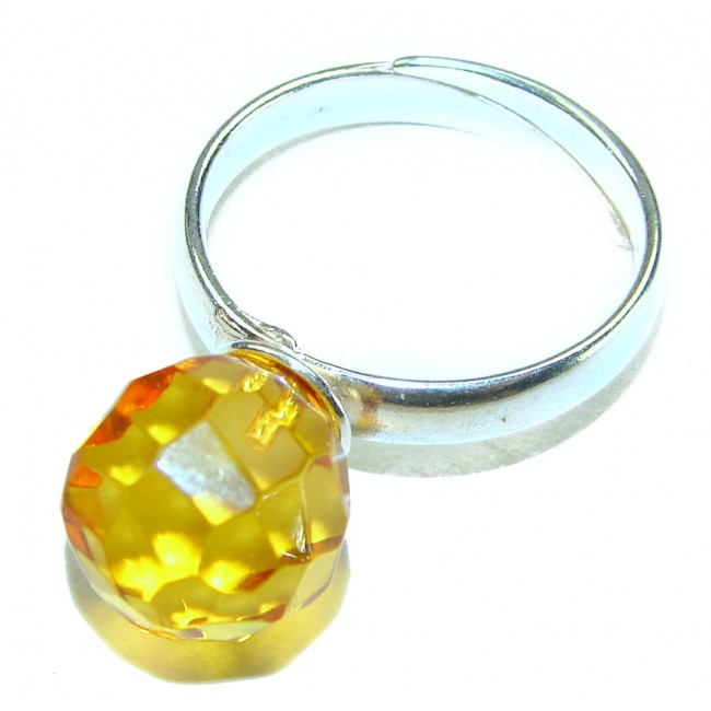 Modern Concept Golden Sphere - Natural faceted Baltic Amber 18K Gold over .925 Sterling Silver ring s. 8 - Golden faceted amber ring, close-up view.