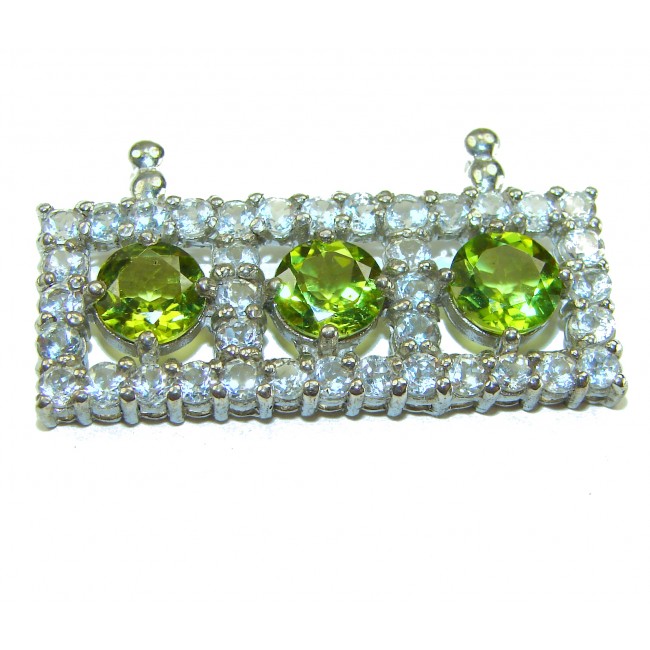 Mystery 22.6 carat Green Peridot .925 Sterling Silver handcrafted pendant - Close-up of 22.6 carat green peridot in .925 sterling silver setting.