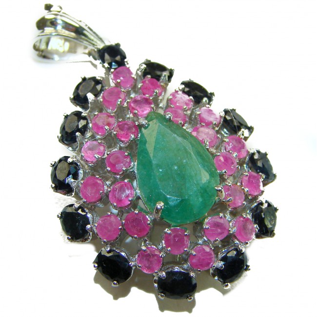 Luxurious 22.5 carat Colombian Emerald .925 Sterling Silver handcrafted pendant - photo 1