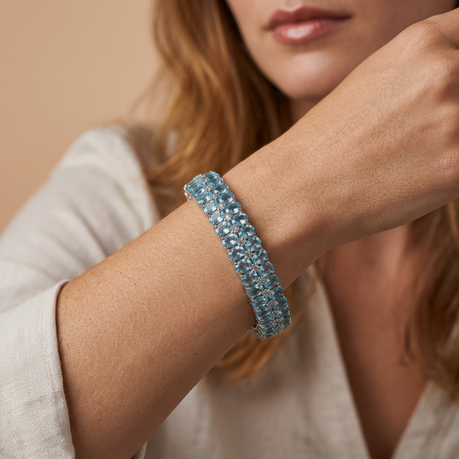 Spectacular authentic 225.5 carat Swiss Blue Topaz .925 Sterling Silver handmade bangle Bracelet