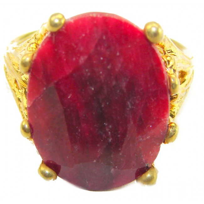 Enchanted Beauty 25.9 carat natural Kashmir Ruby 18K Gold over .925 Sterling Silver Huge handcrafted Ring s. 9 - Close-up of Enchanted Beauty 25.9 carat Kashmir Ruby in 18K Gold Ring