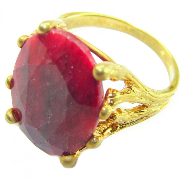 Enchanted Beauty 25.9 carat natural Kashmir Ruby 18K Gold over .925 Sterling Silver Huge handcrafted Ring s. 9 - Side view of Enchanted Beauty 25.9 carat Kashmir Ruby in 18K gold ring.