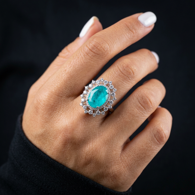 Victorian Style 24.5 carat Emerald & White Topaz Copper over Sterling Silver ring; s. 8