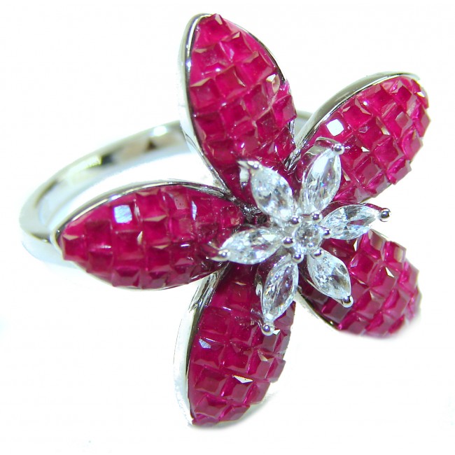 Born to Glam authentic 10.2 carat Ruby .925 Silver handcrafted Ring s. 8 - Close-up of Born to Glam 10.2 carat Ruby flower ring on silver band.