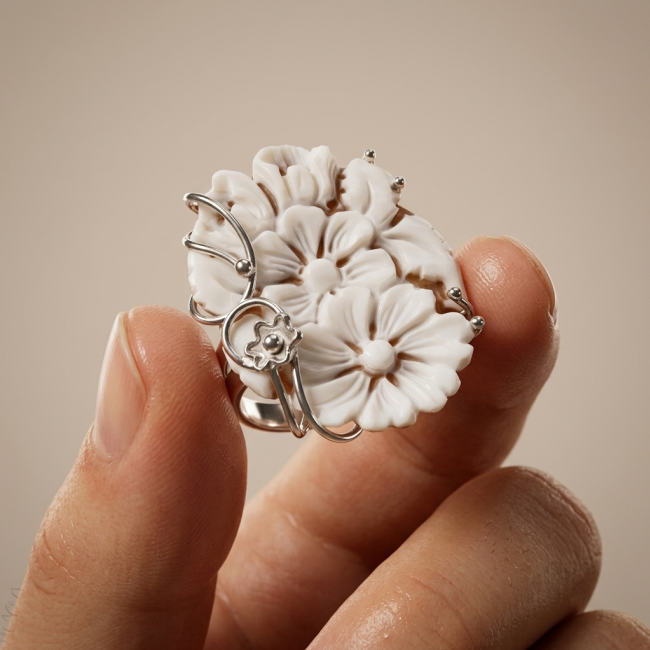 Exquisite Flowers oval Cameo Shell 18K Gold over .925 Sterling Silver handcrafted Made in Italy Statement ring; s. 7 ADJUSTABLE