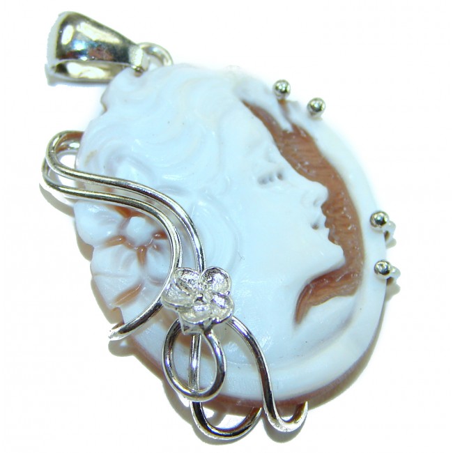 Exquisite vintage style Cameo .925 Sterling Silver handcrafted Made in Italy Statement pendant