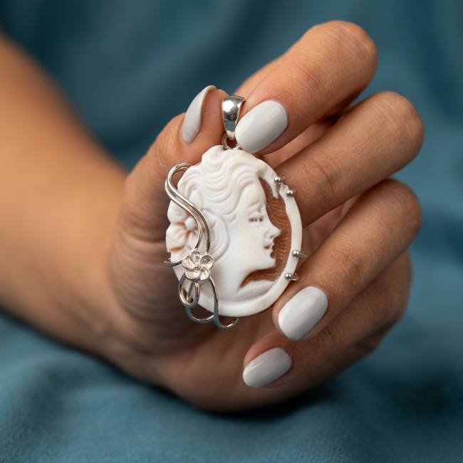 Exquisite vintage style Cameo .925 Sterling Silver handcrafted Made in Italy Statement pendant